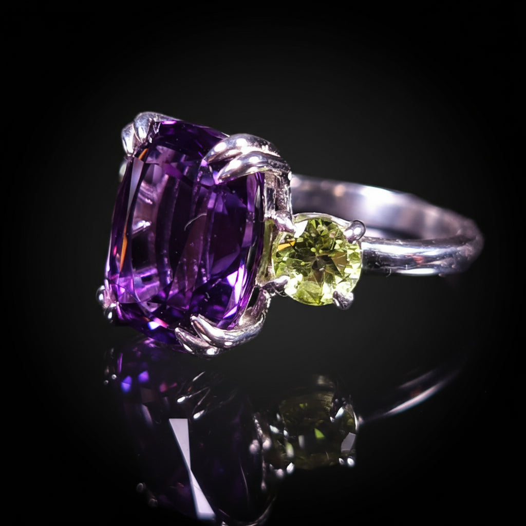 6 ct Dark Violet Amethyst & Peridots - Sterling Silver Ring