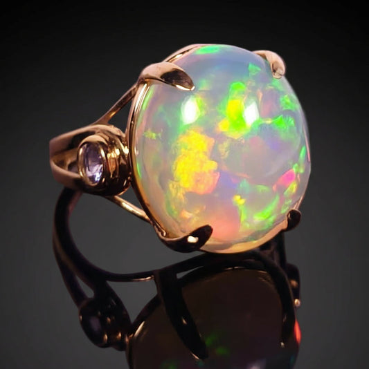 9.2 ct Welo Chaff Rainbow Opal & Tanzanites - 19.2k Yellow Gold Ring