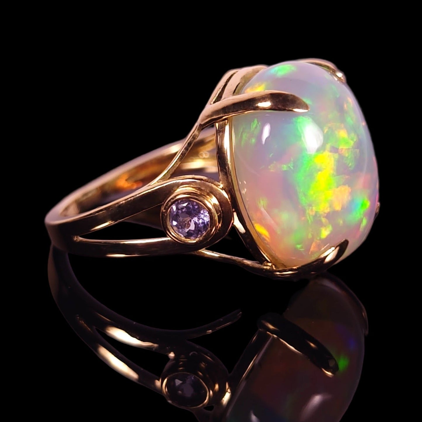 9.2 ct Welo Chaff Rainbow Opal & Tanzanites - 19.2k Yellow Gold Ring