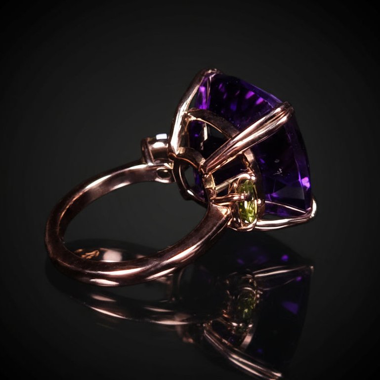 23 ct Royal Purple Amethyst & Peridots - 14k Yellow Gold
