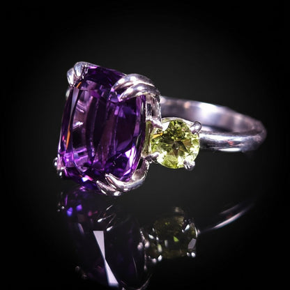 6 ct Dark Violet Amethyst & Peridots - Sterling Silver Ring