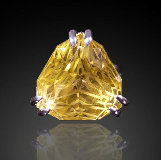 18 ct Trillion Lemon Quartz - Sterling Silver Ring