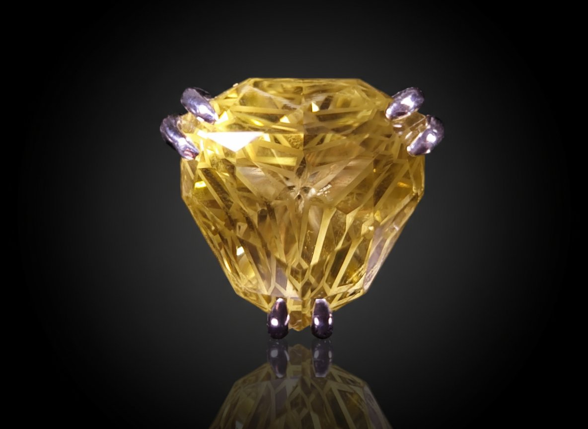 18 ct Trillion Lemon Quartz - Sterling Silver Ring