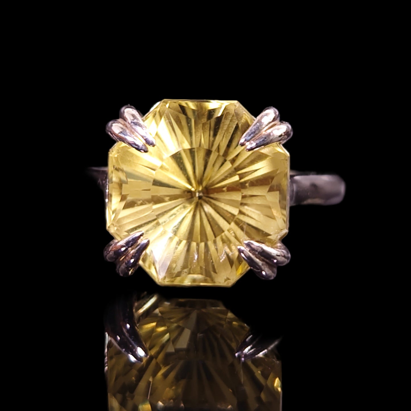 7.5 ct Octogonal Yellow Quartz - Sterling Silver Ring