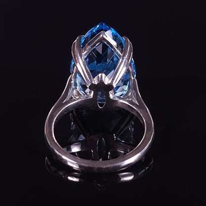 20 ct Swiss Blue Topaz - Sterling Silver Ring