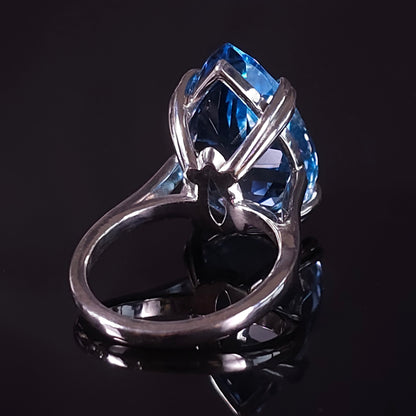 20 ct Swiss Blue Topaz - Sterling Silver Ring